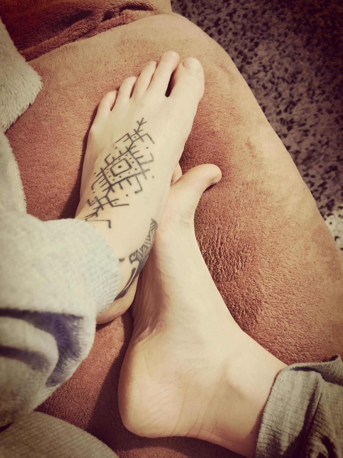 Chlosfeet's media