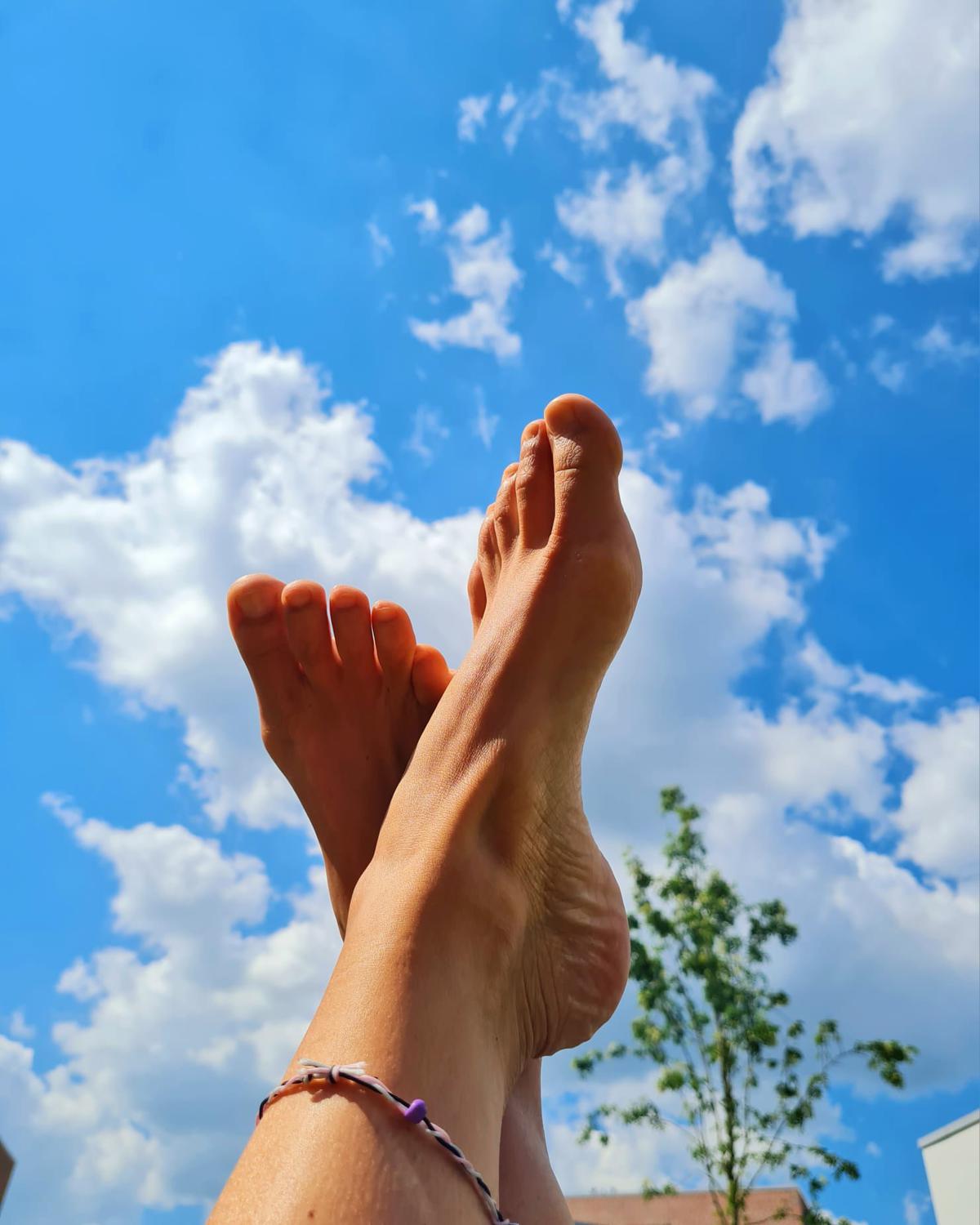Cielofeet's media