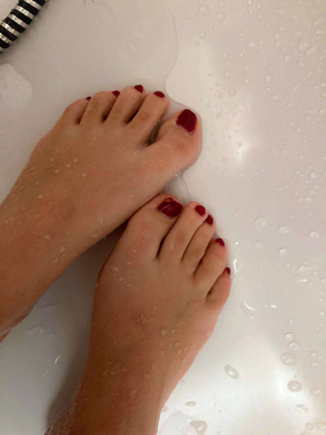 Crazyfeetpics's media