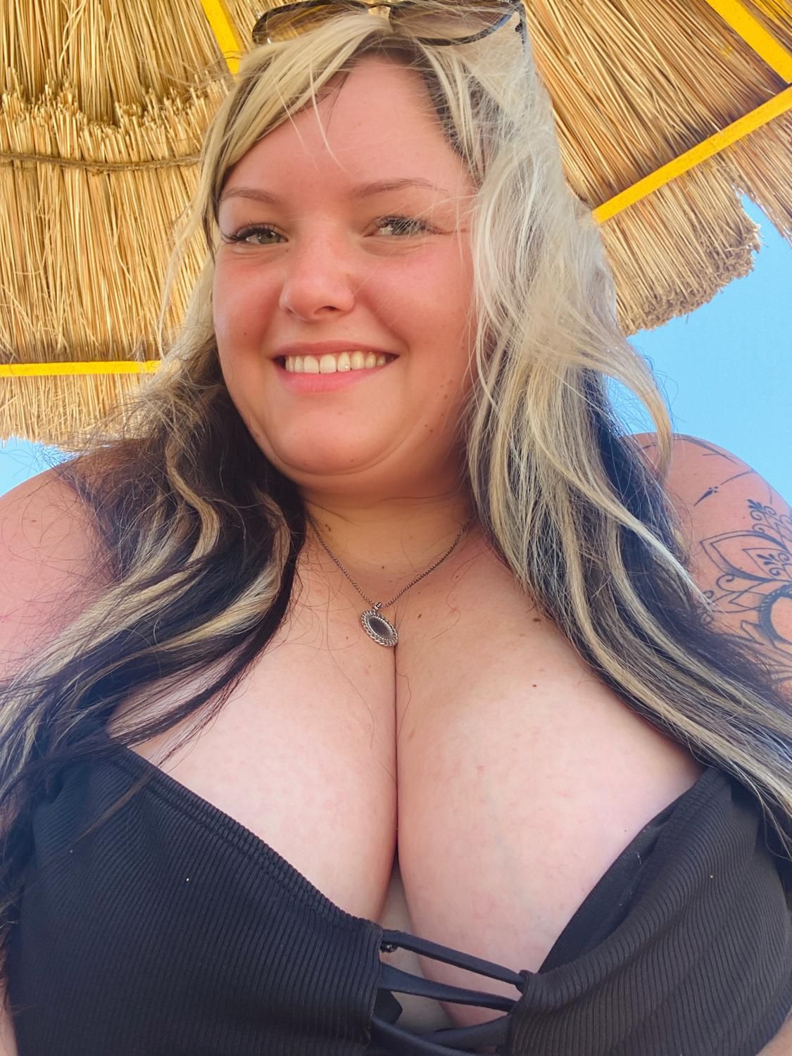 Curvyangelina's media