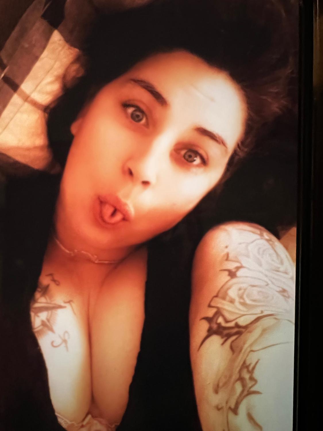 Curvymilf_rosaly's media