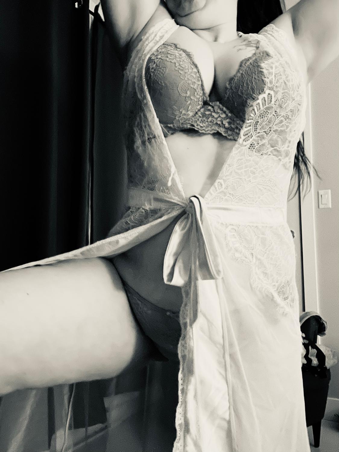 Curvymilf_rosaly's media