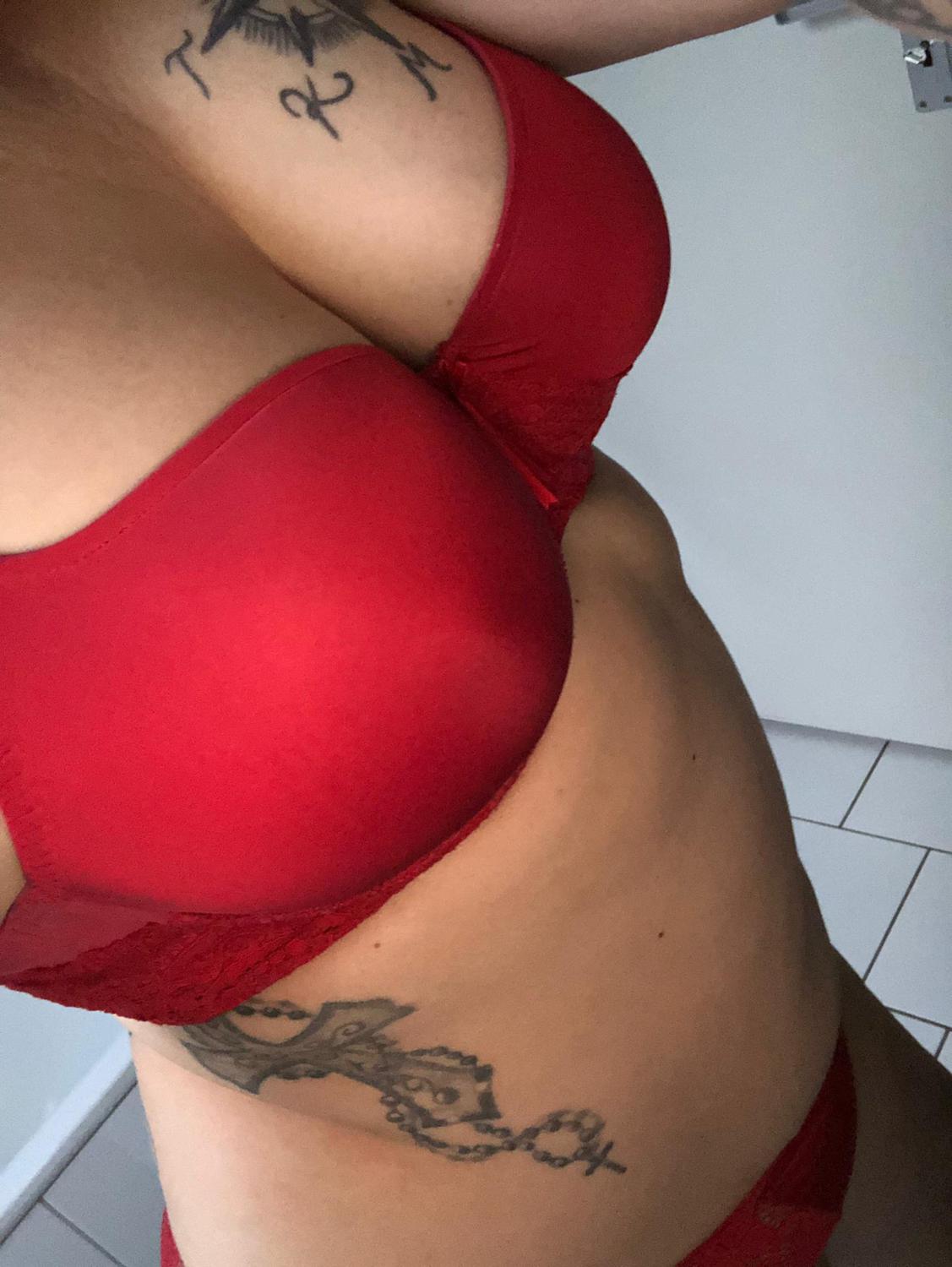 Curvymilf_rosaly's media
