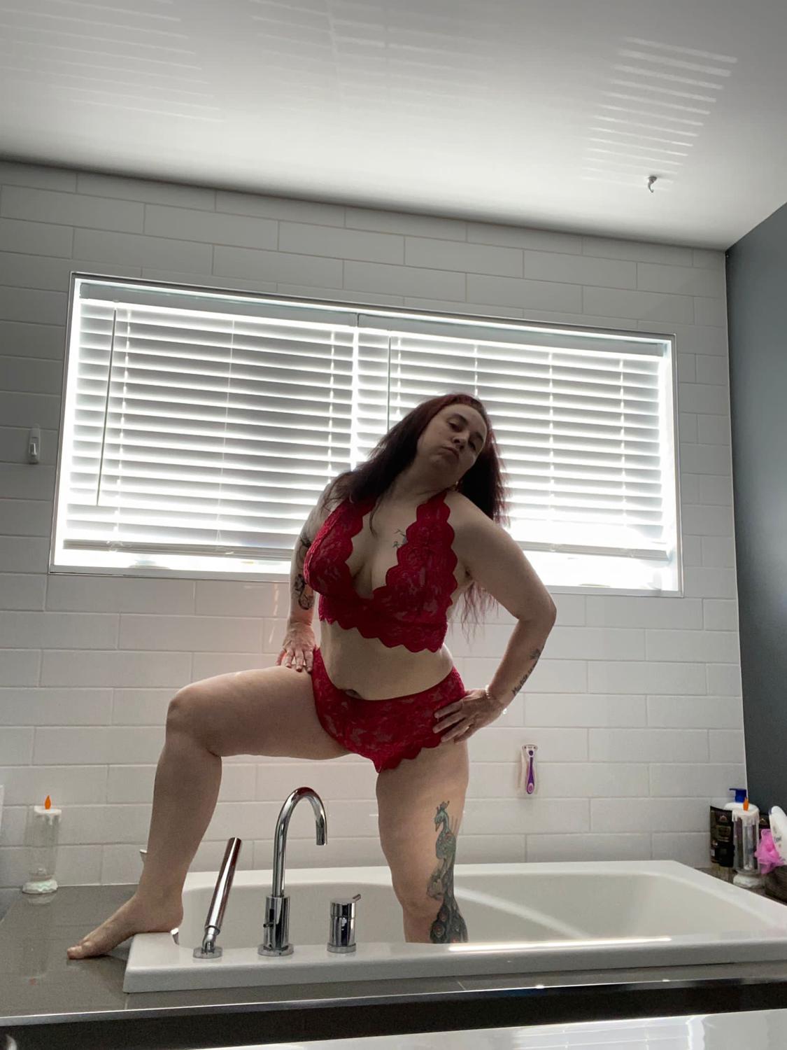 Curvymilf_rosaly's media