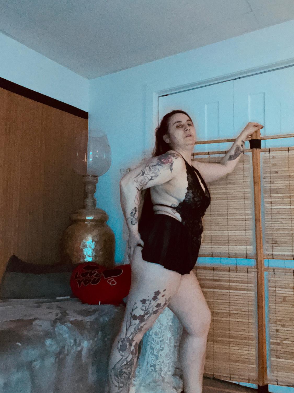 Curvymilf_rosaly's media