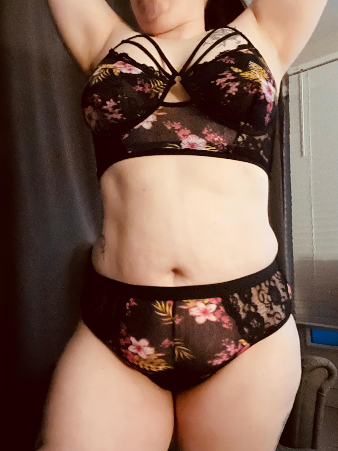 Curvymilf_rosaly's media