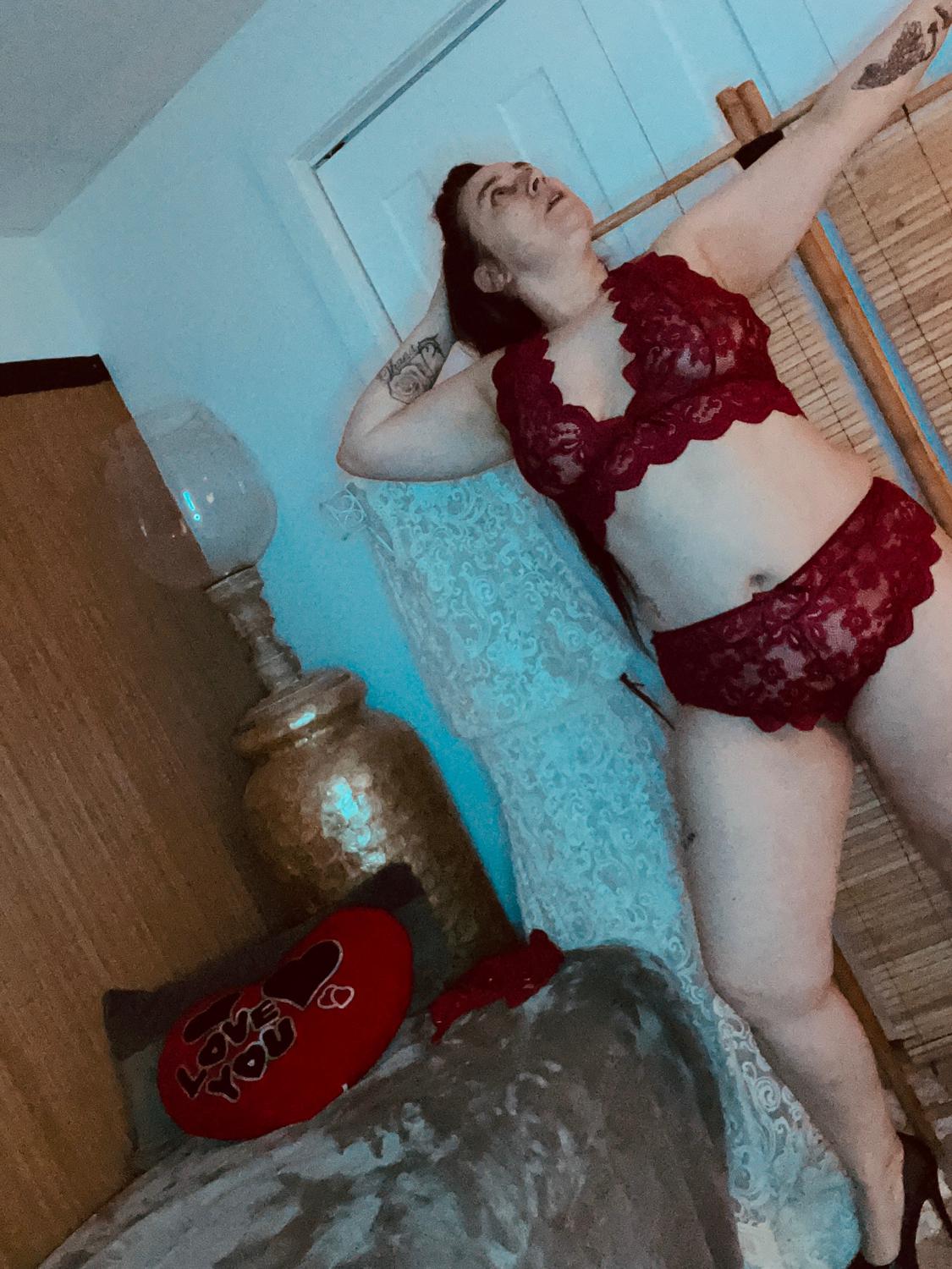 Curvymilf_rosaly's media