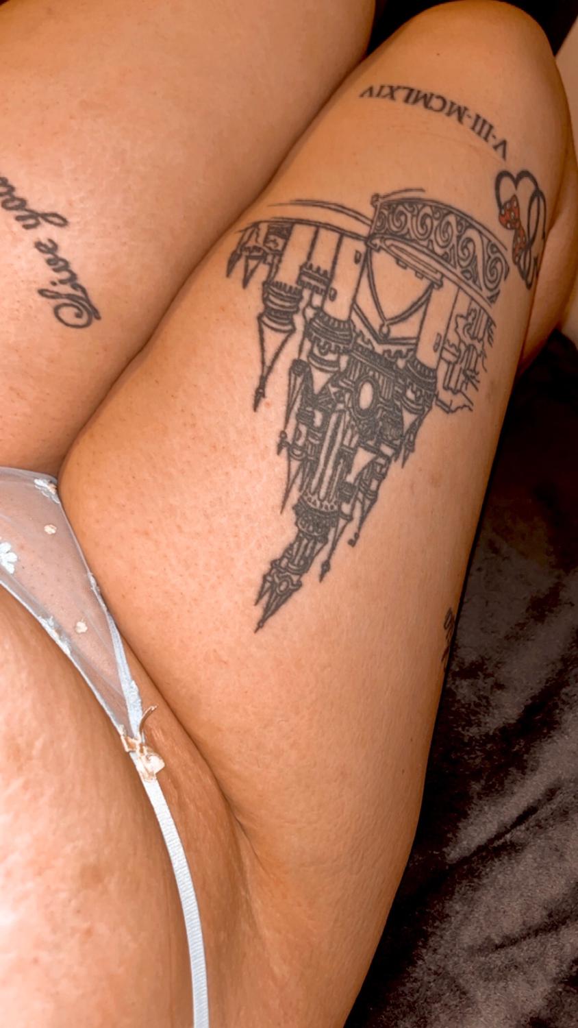 Curvytatts's media