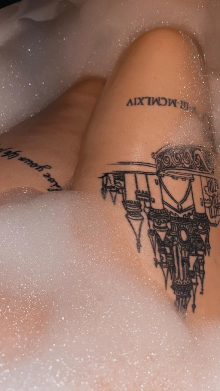 Curvytatts's media