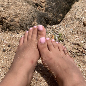 Cutelittlefeet's media