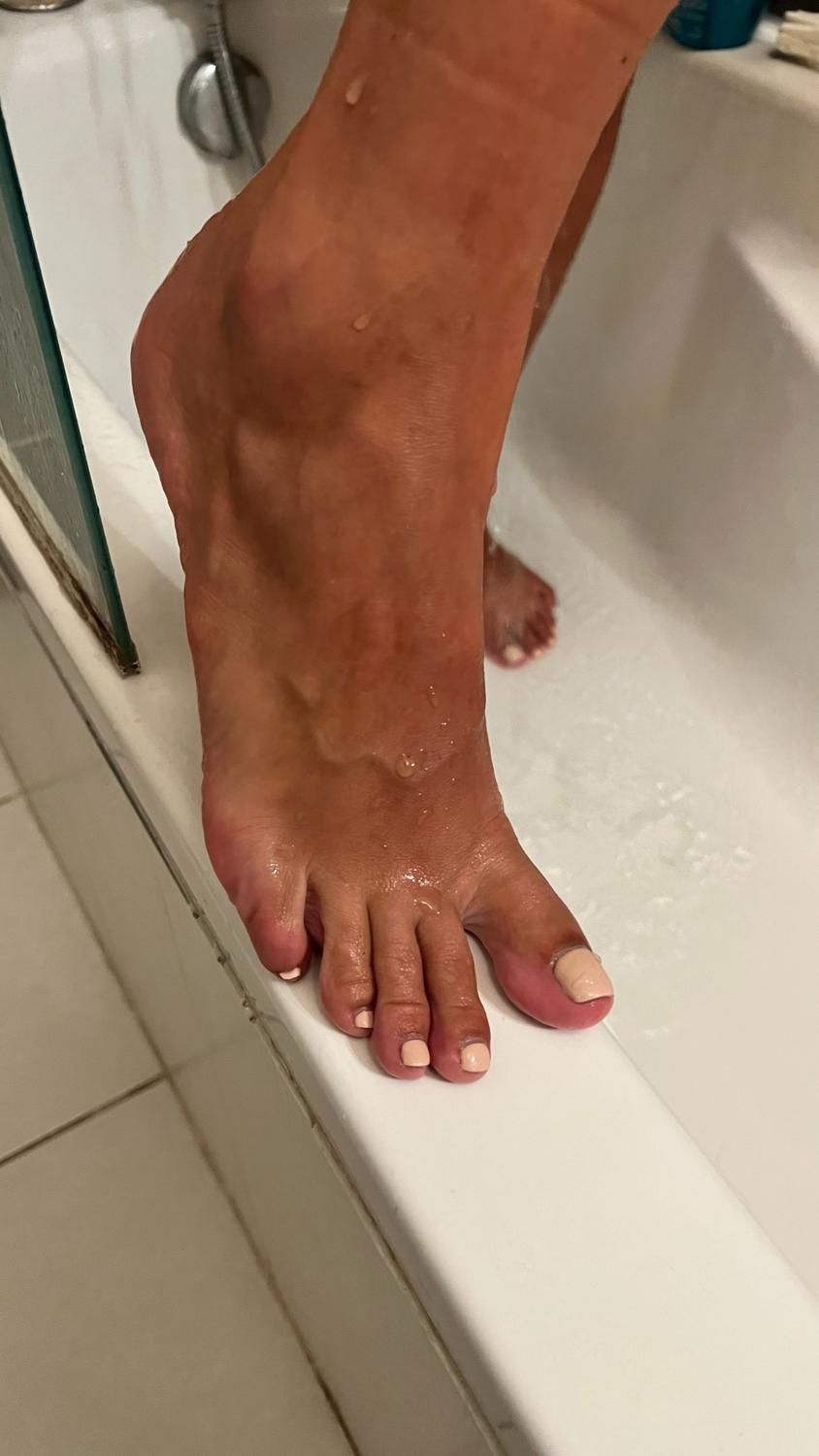 Cuuteslimfeet's media