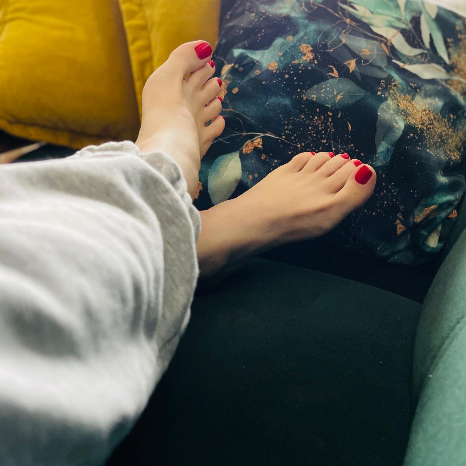 Daintyfootgoddess's media