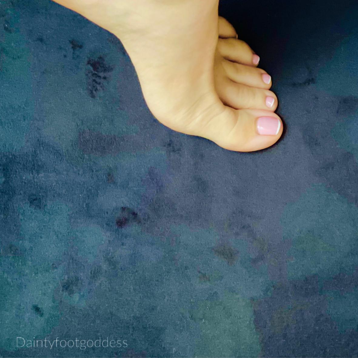 Daintyfootgoddess's media