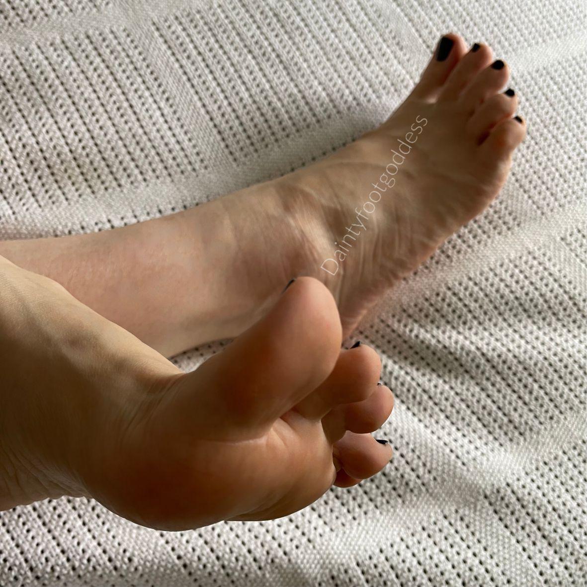 Daintyfootgoddess's media