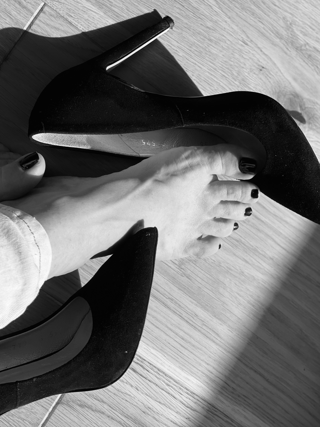 Daintyfootgoddess's media