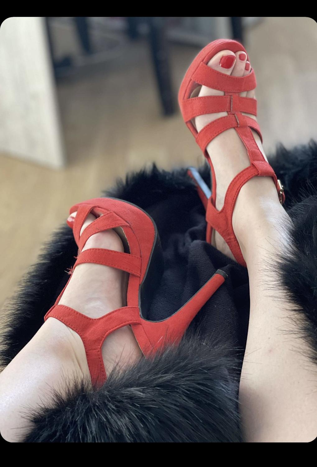 Daisy_feet_'s media