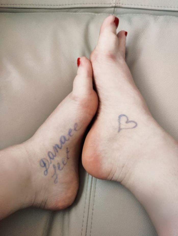 Danaefeet's media