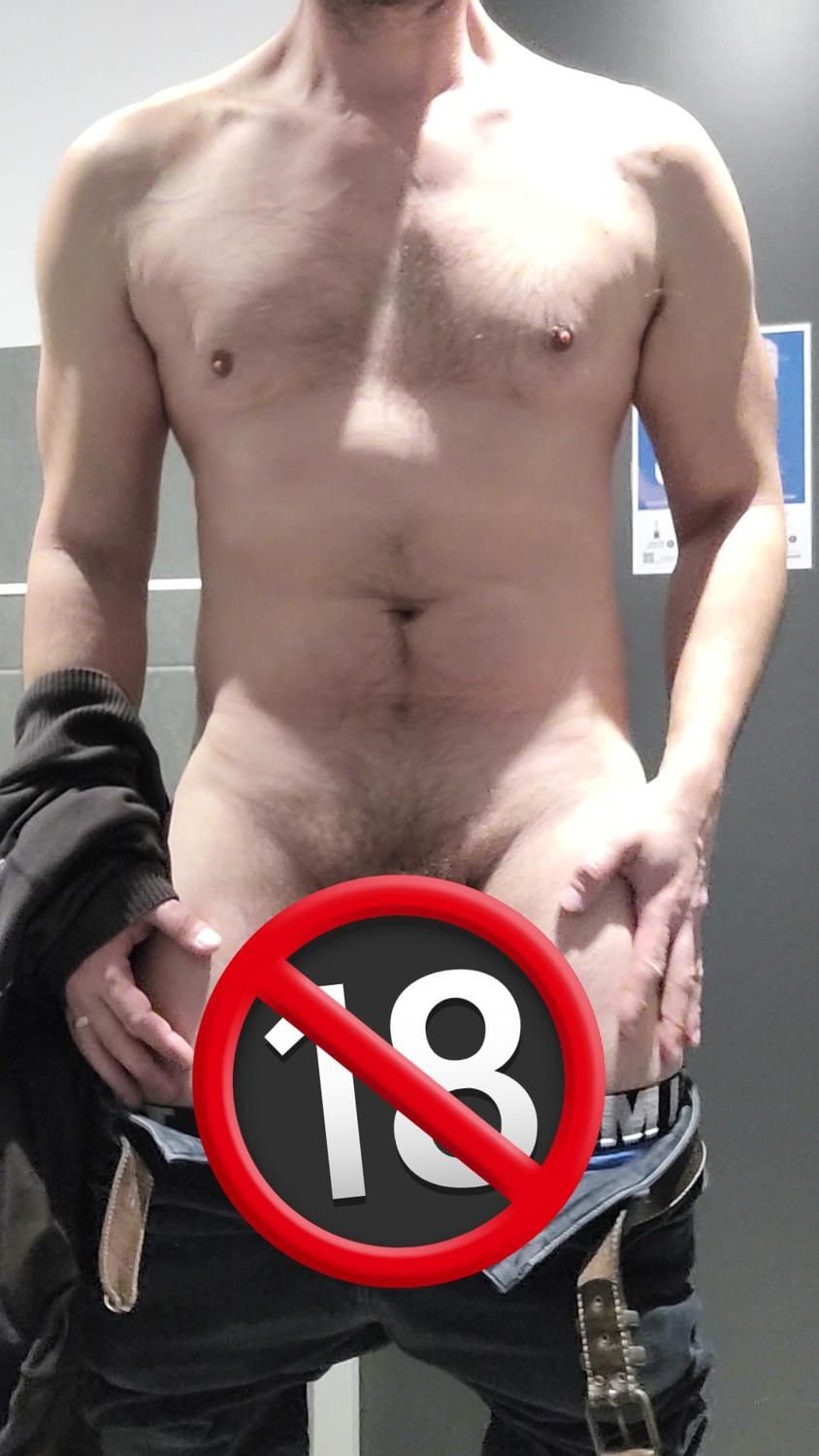 Deewaythebigdick's media