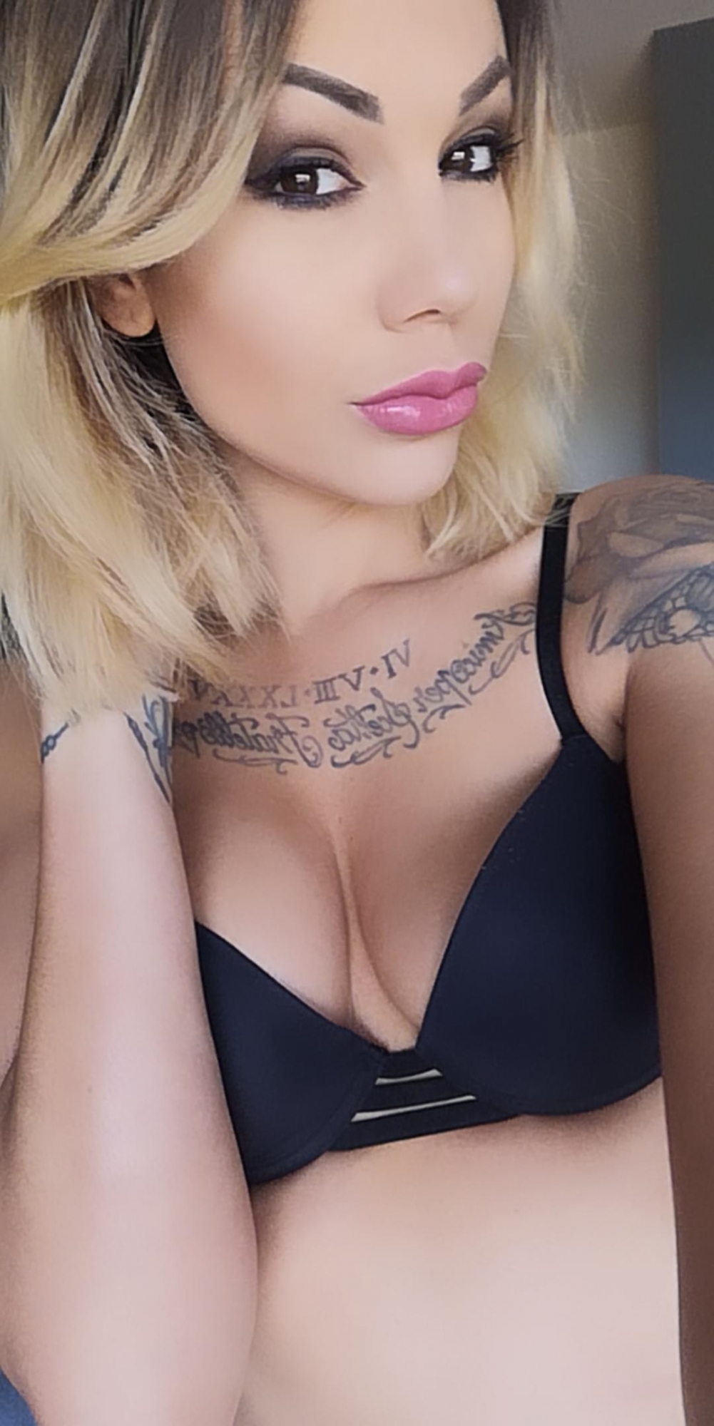 Deshabillemoi's media