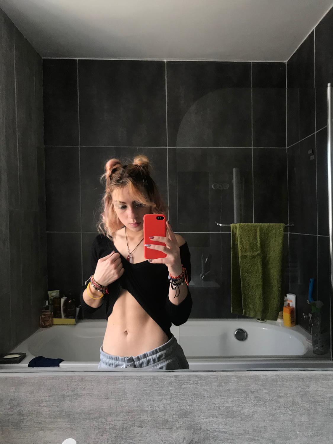 Diablotineee's media