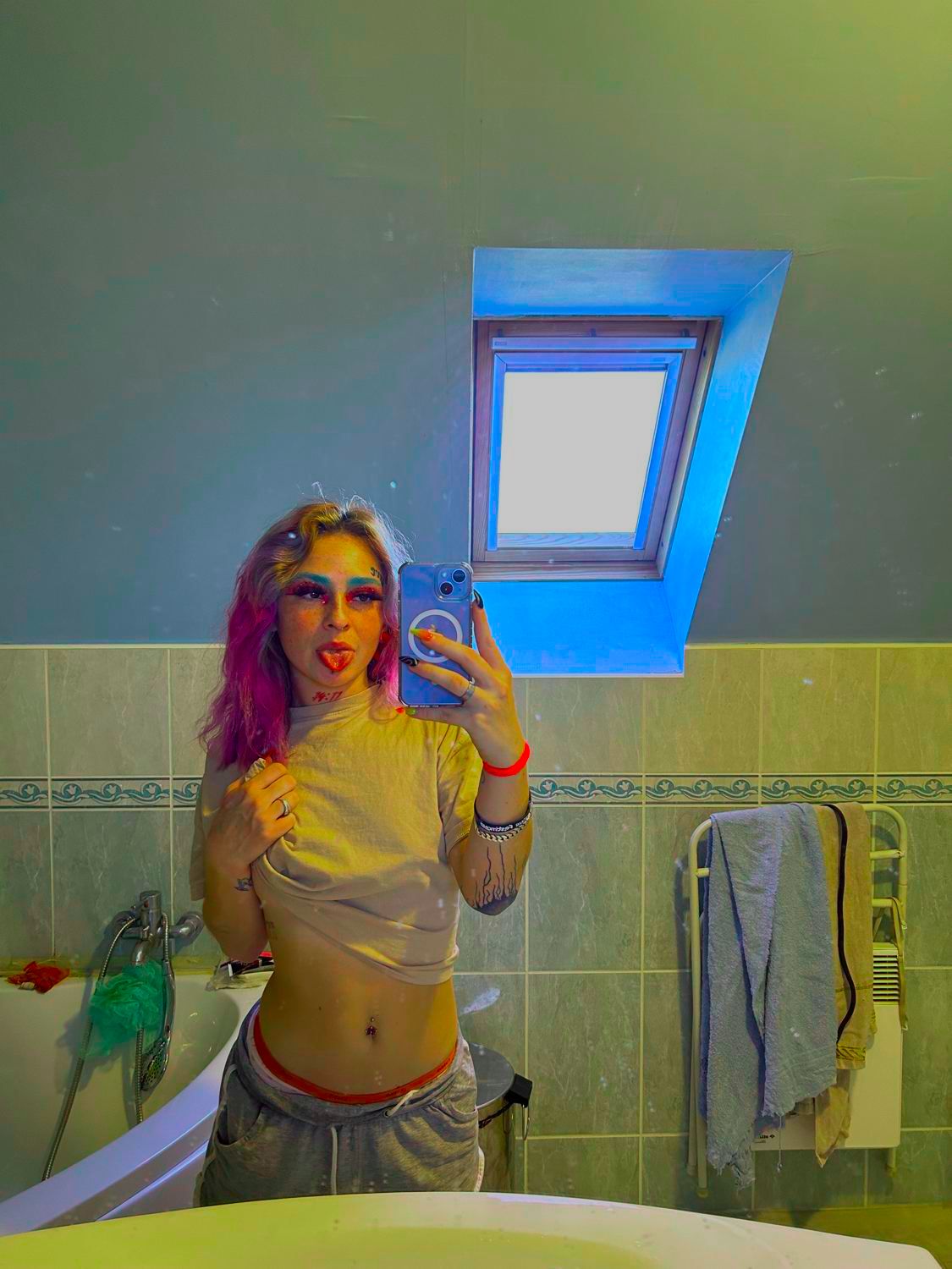 Diablotineee's media