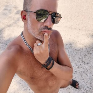 Dimhot's media