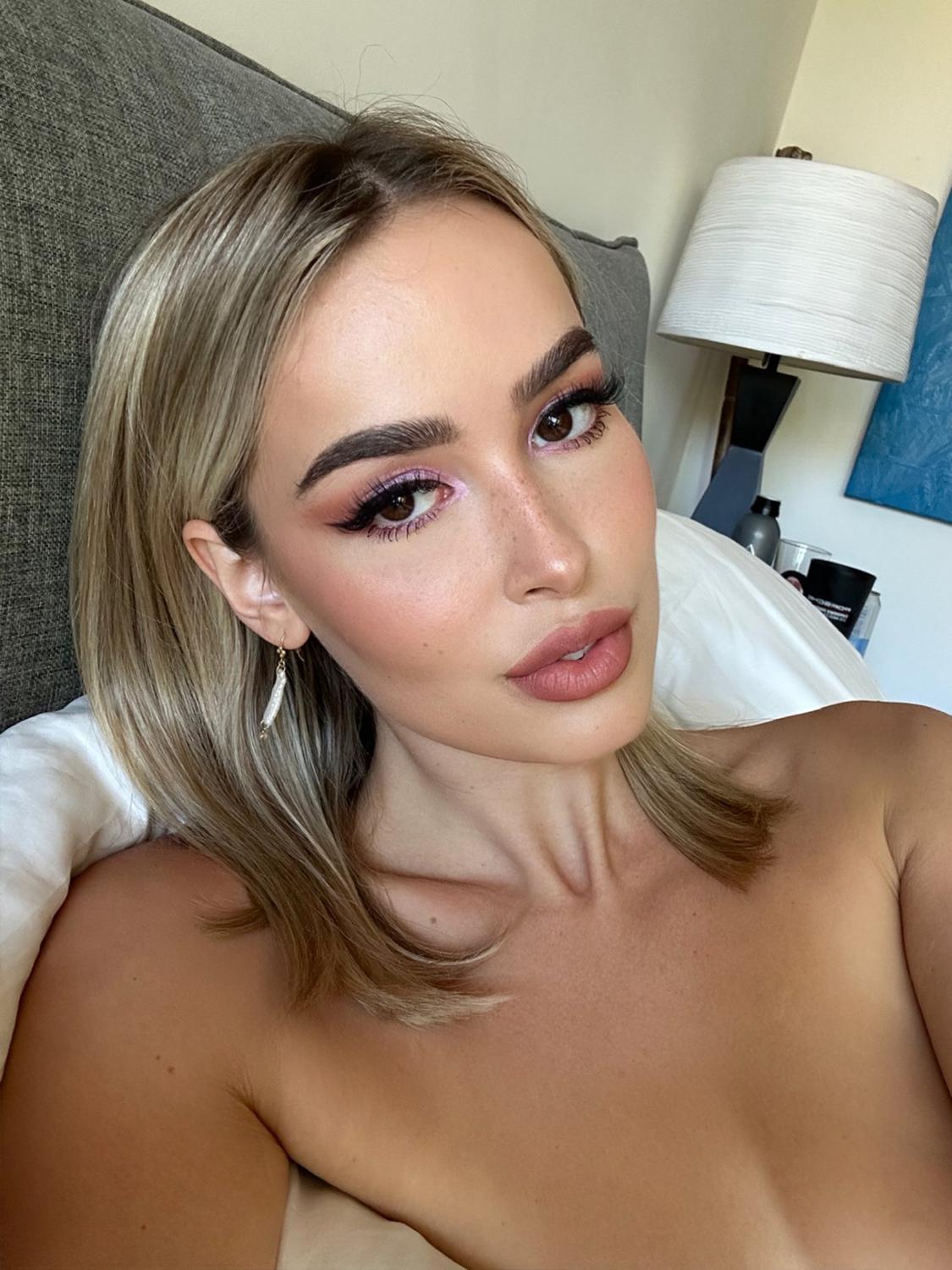 Elenakamperi's media
