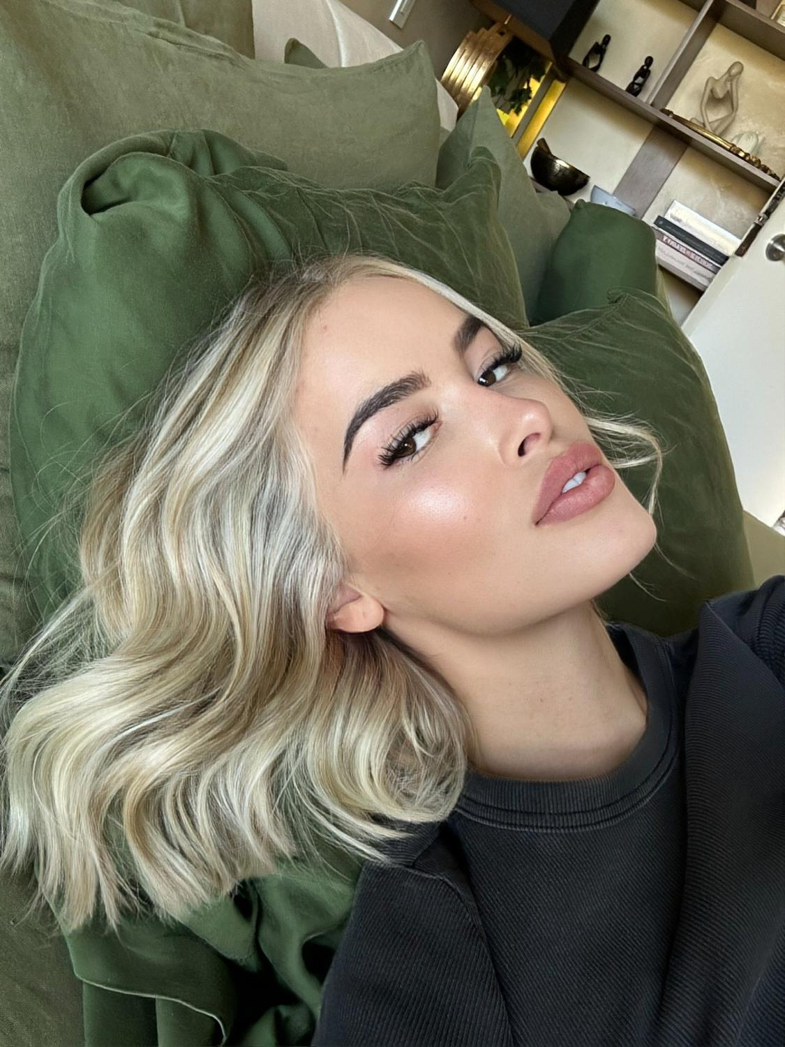 Elenakamperi's media