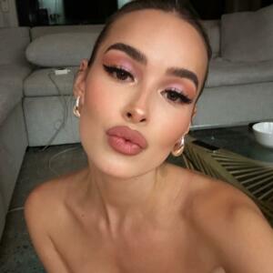 Elenakamperi's media