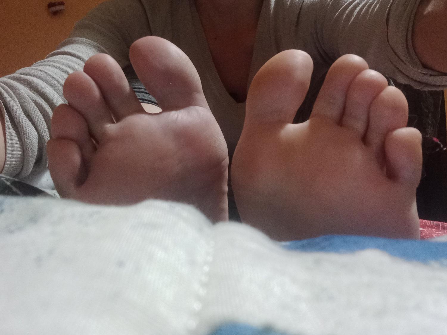Elettrasexyfeet's media