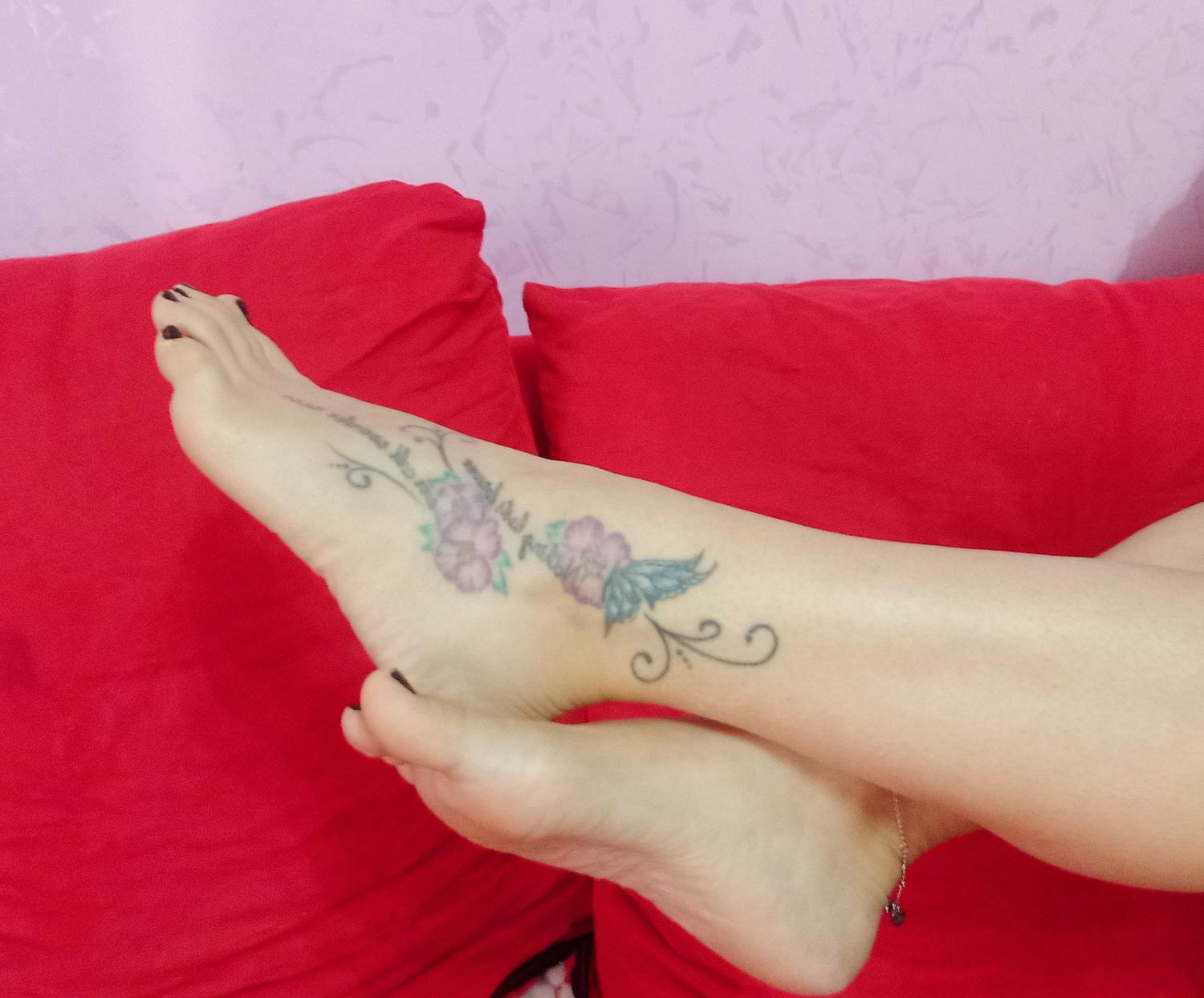 Elettrasexyfeet's media