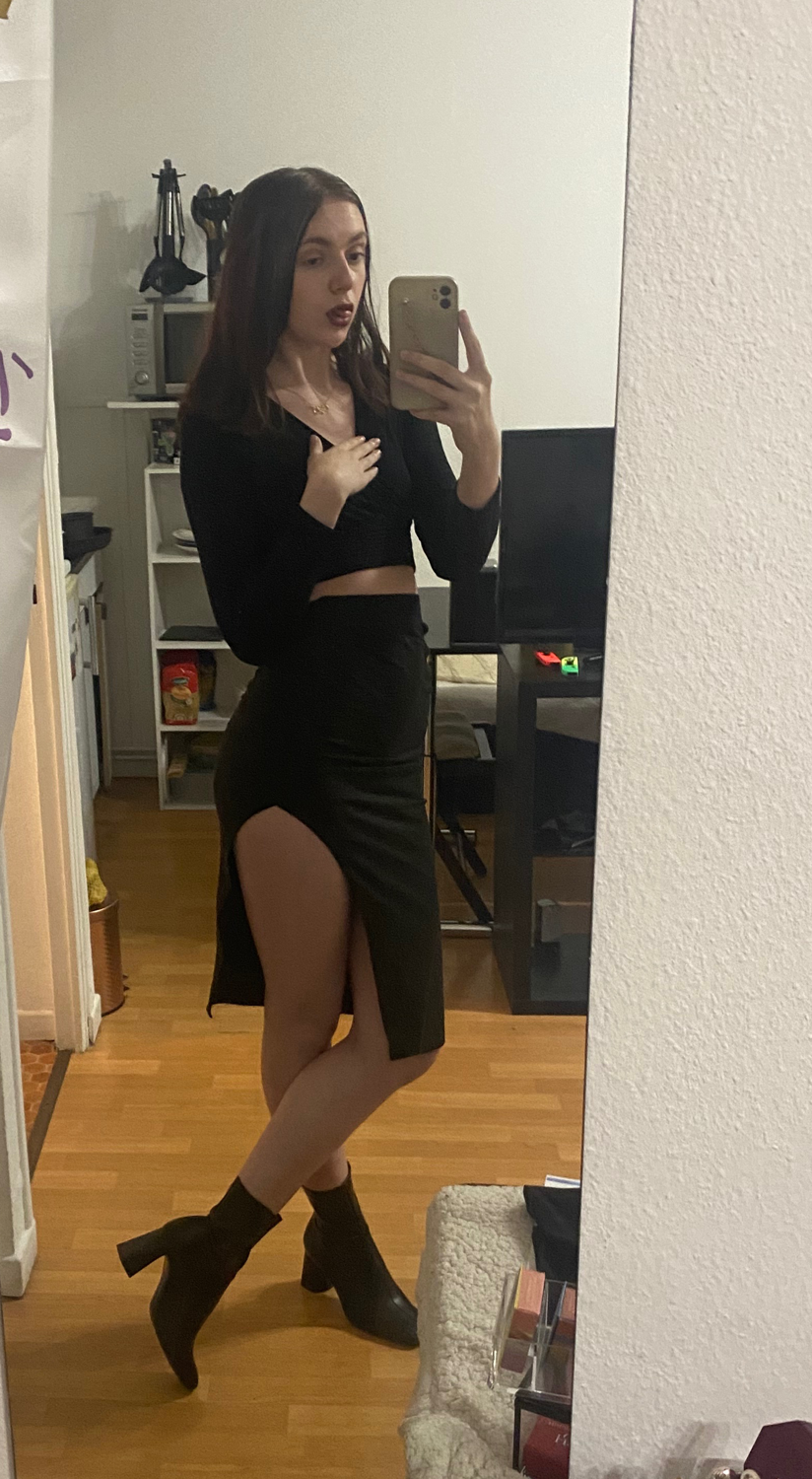 _elie_'s media