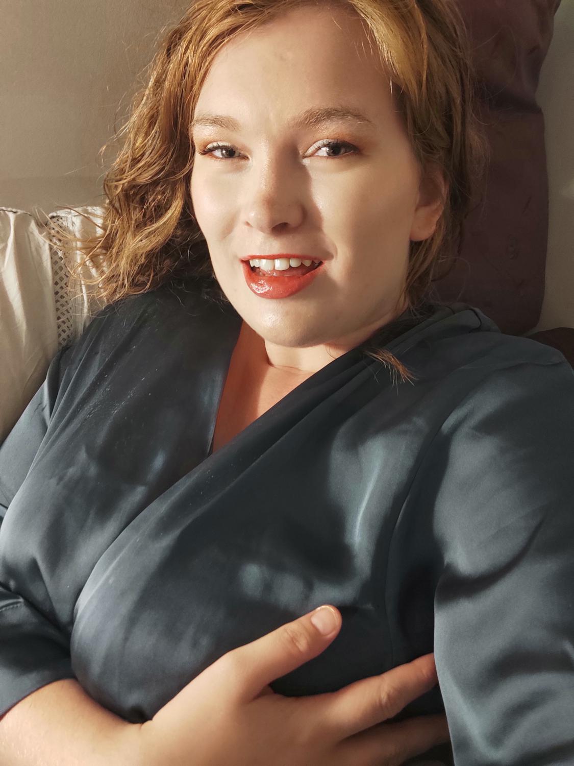 Elisalackey's media