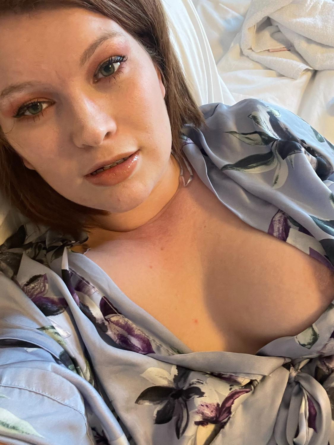 Elisalackey's media