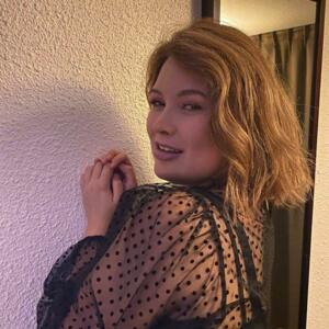 Elisalackey's media