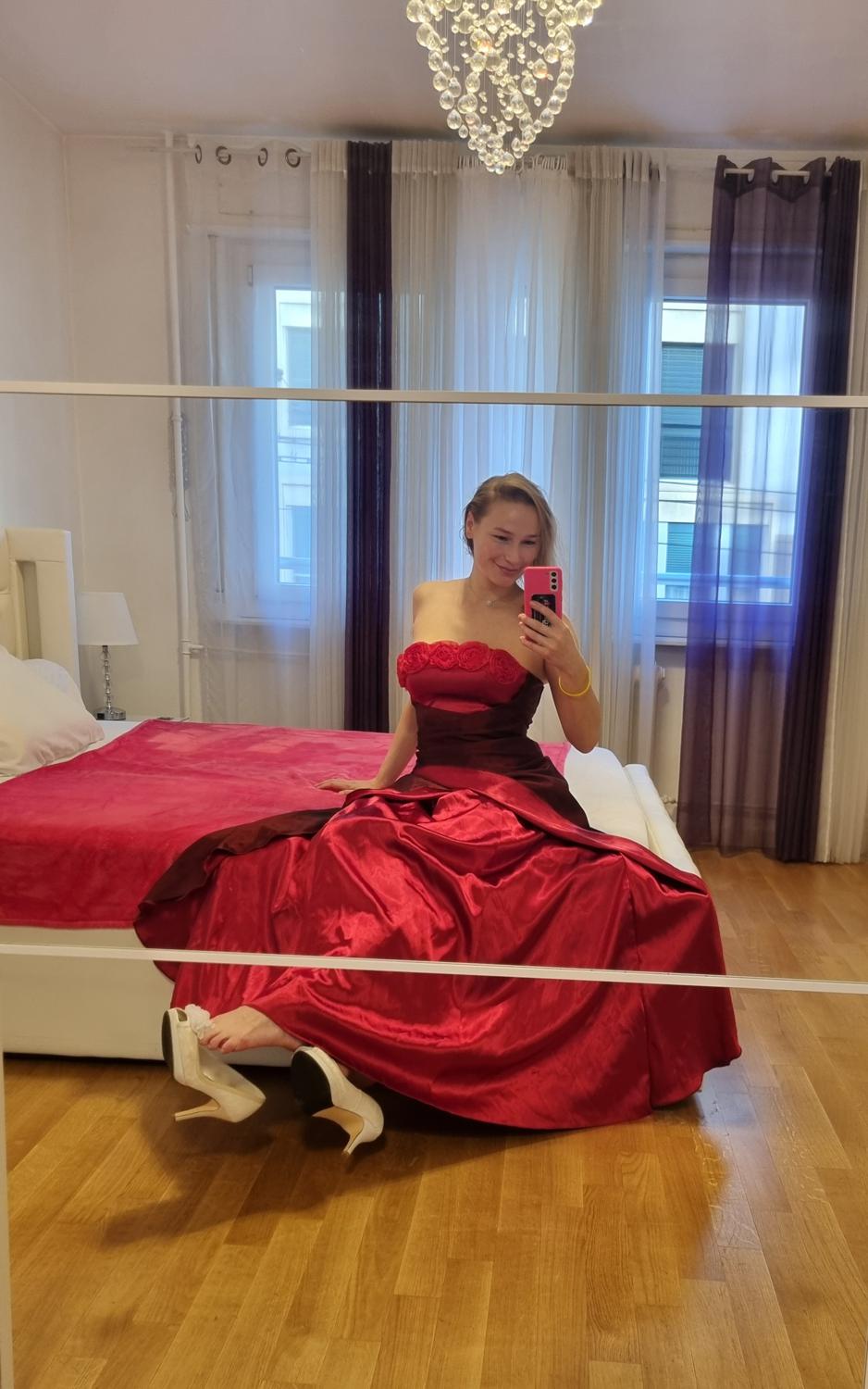 Elisemissgeneve's media