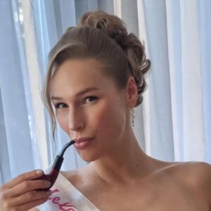 Elisemissgeneve's avatar