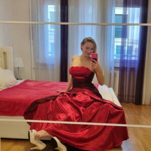 Elisemissgeneve's media