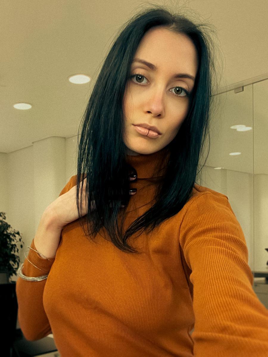 Ellaexhib's media