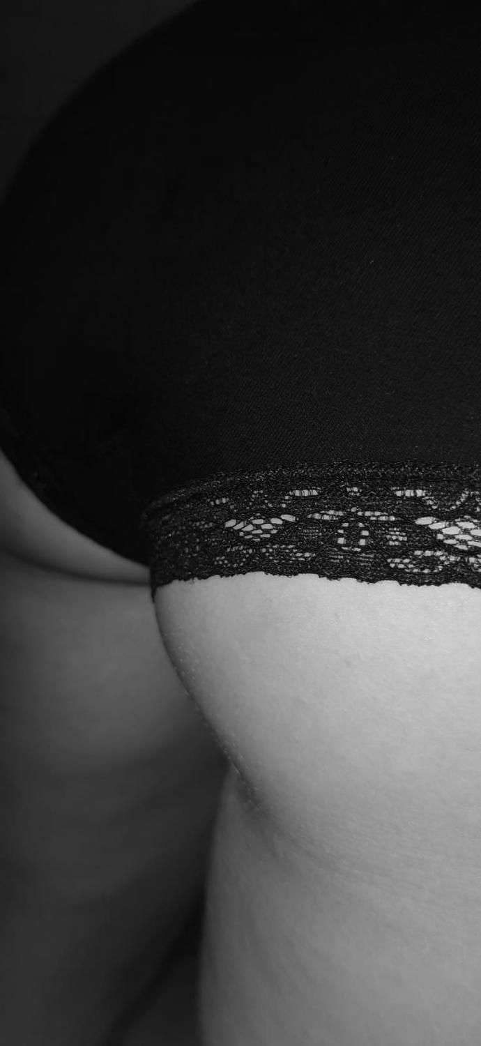 _elle_elle_'s media