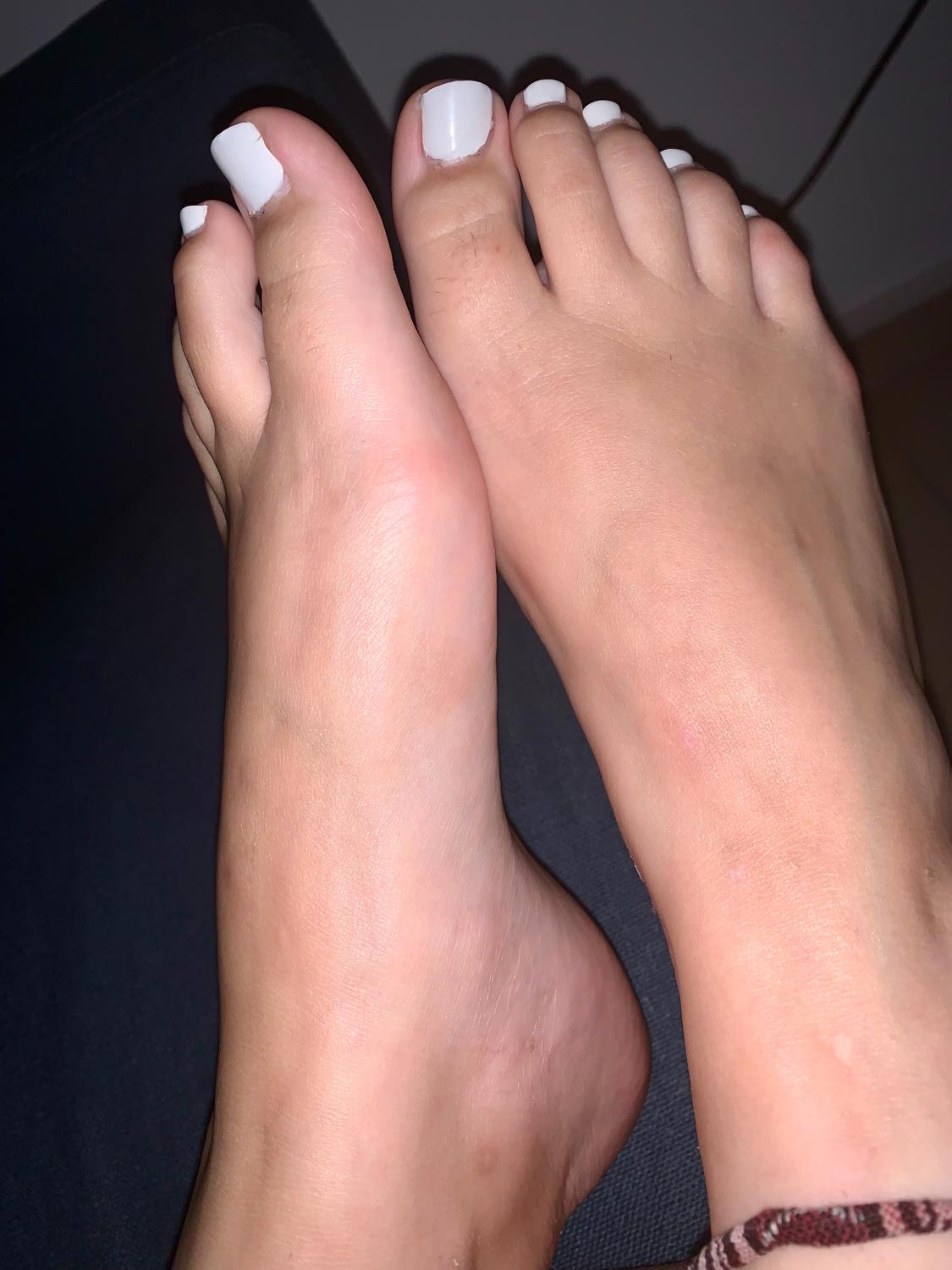 Elowfeet40's media