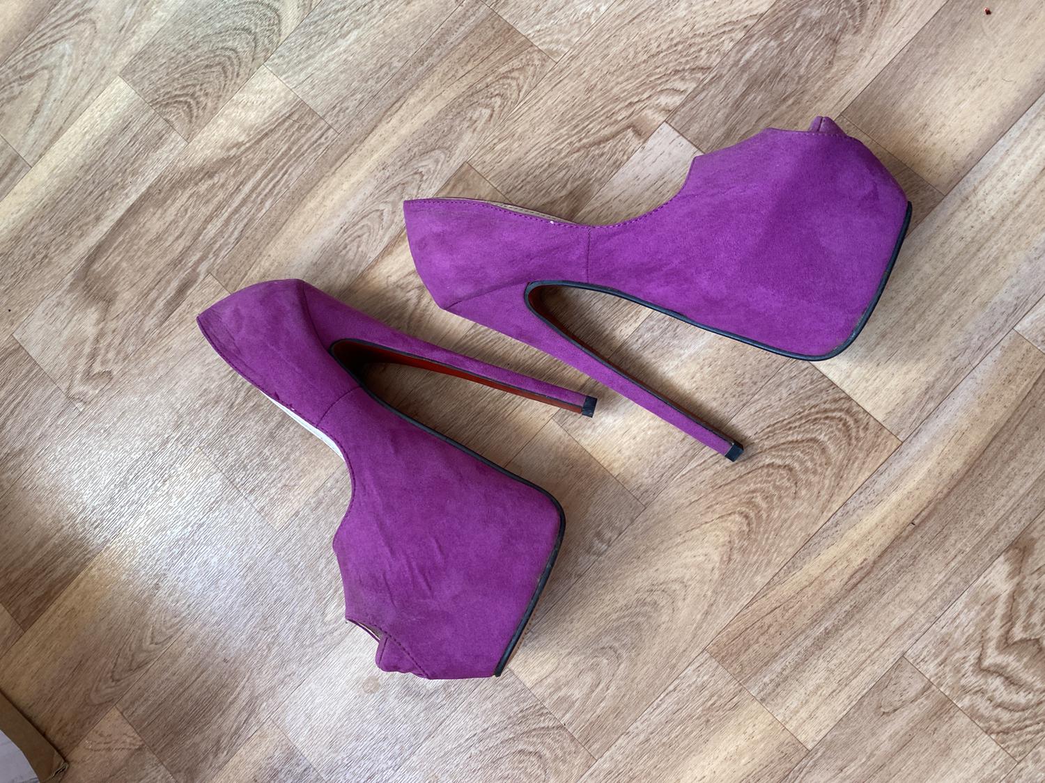 Elyshoes's media
