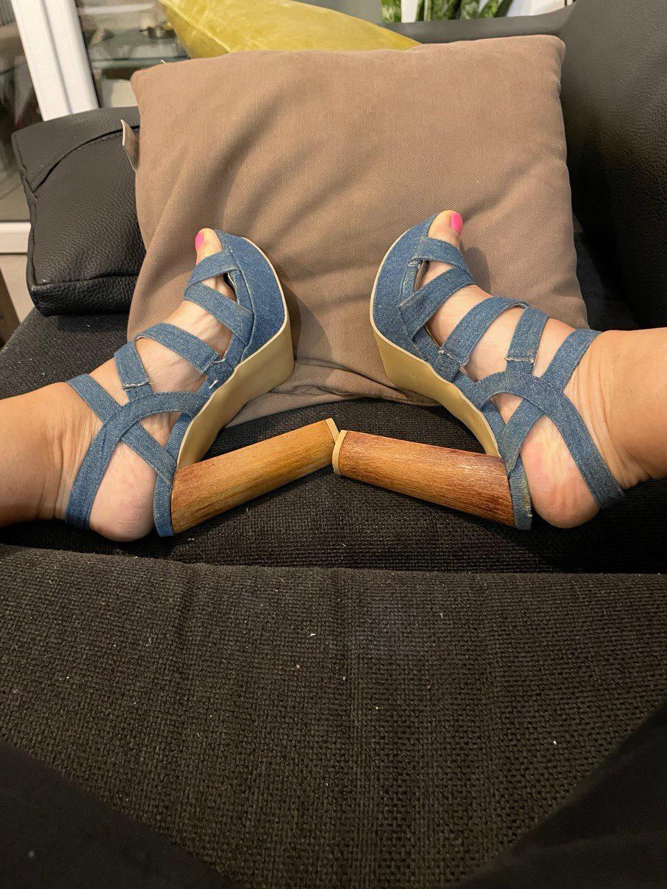 Emilie_jolis_pieds's media