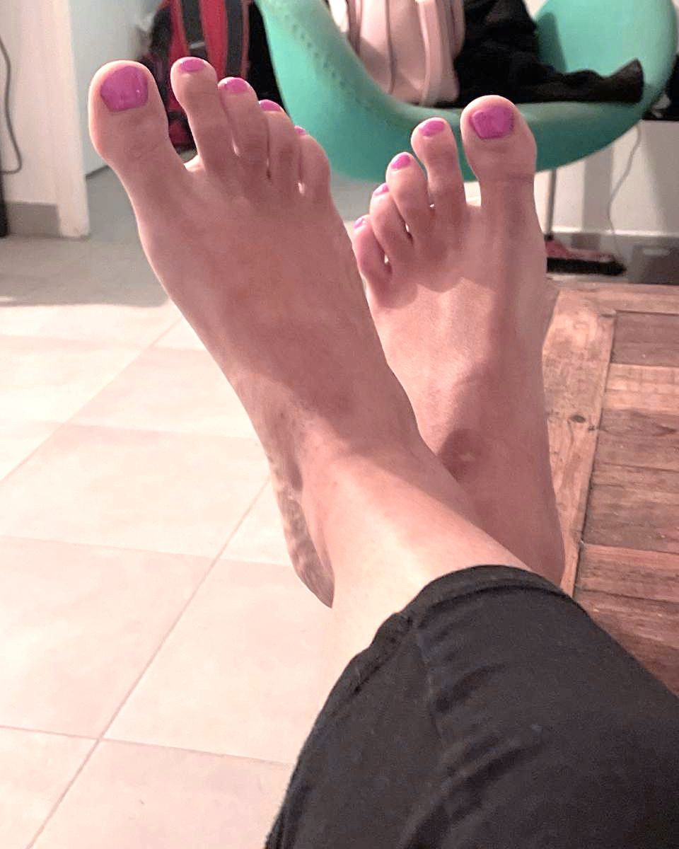 Emilie_jolis_pieds's media