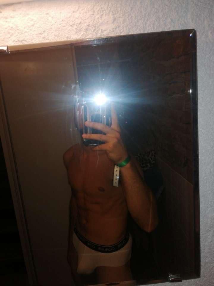 Eros_apollon_'s media