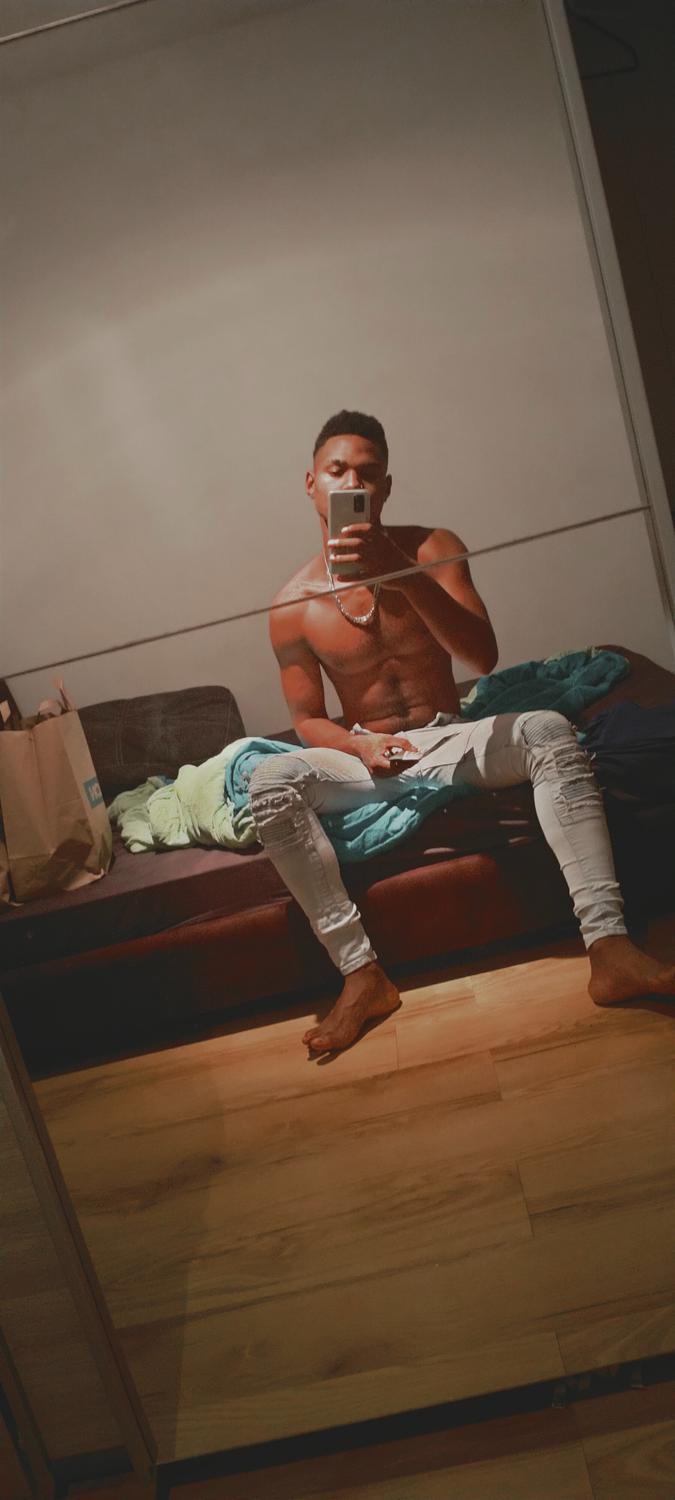 Erotiqueboy974's media