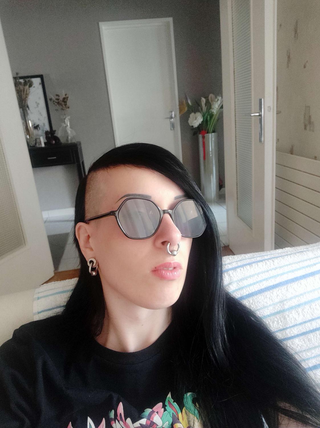 Evelynegothica's media