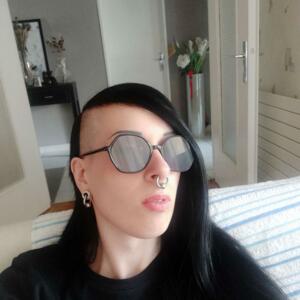 Evelynegothica's media