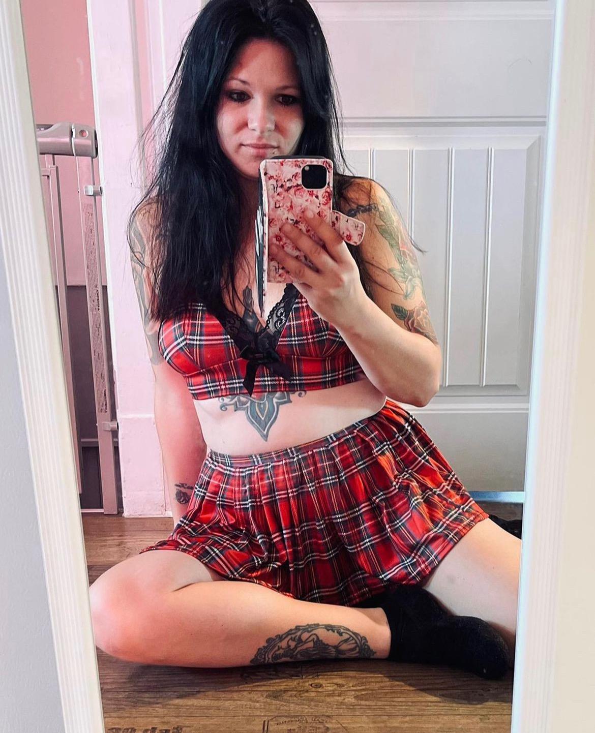 Fannyhousewife's media