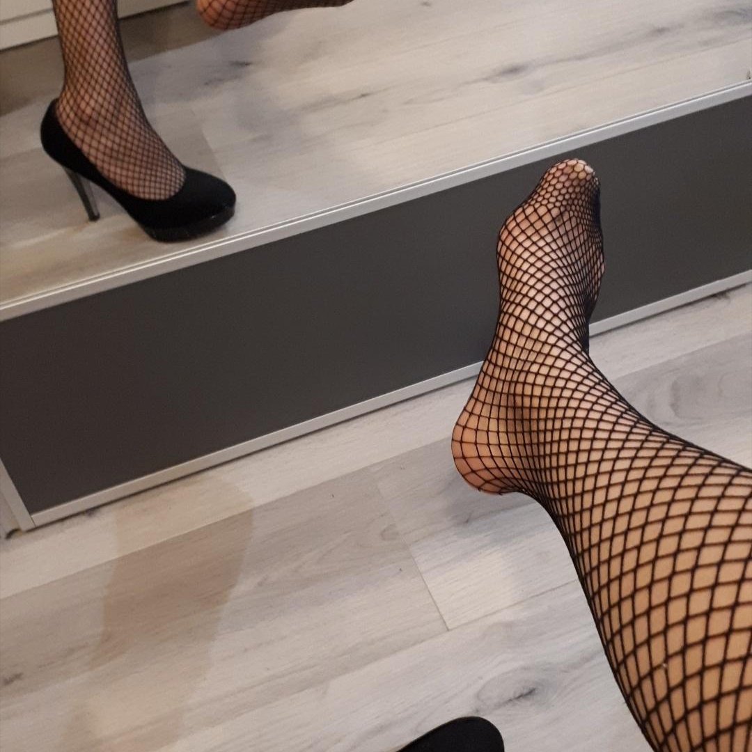 Feet_2girlslandc's media